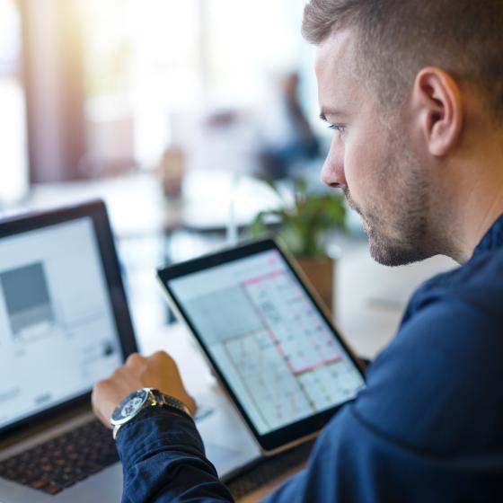 Geschäftsmann am Computer